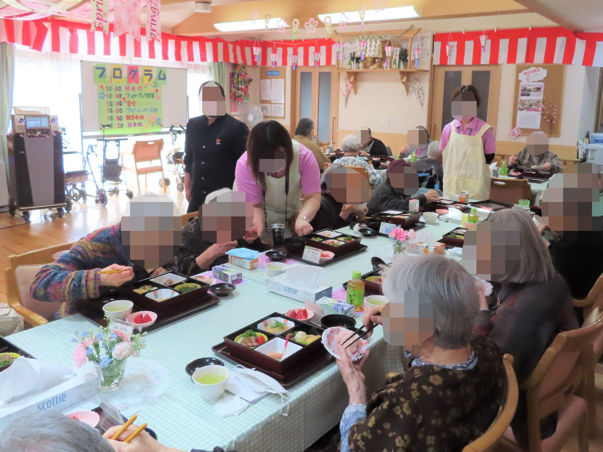和やかな共食の様子