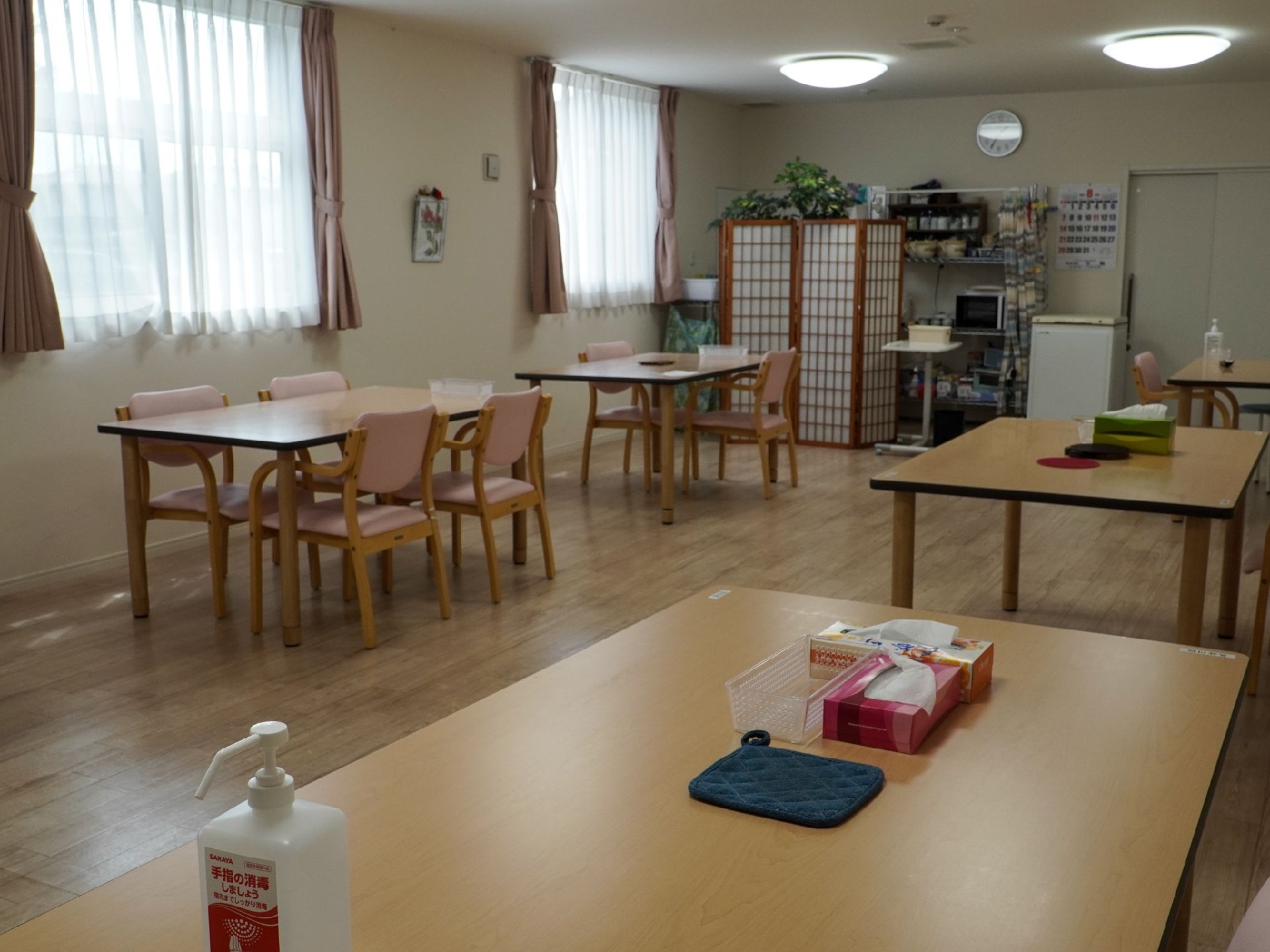 アルコール消毒液のある食堂