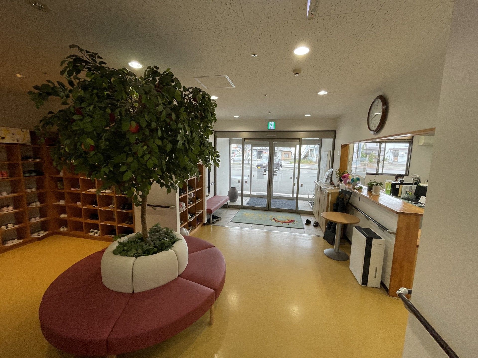 明るいエントランスホール