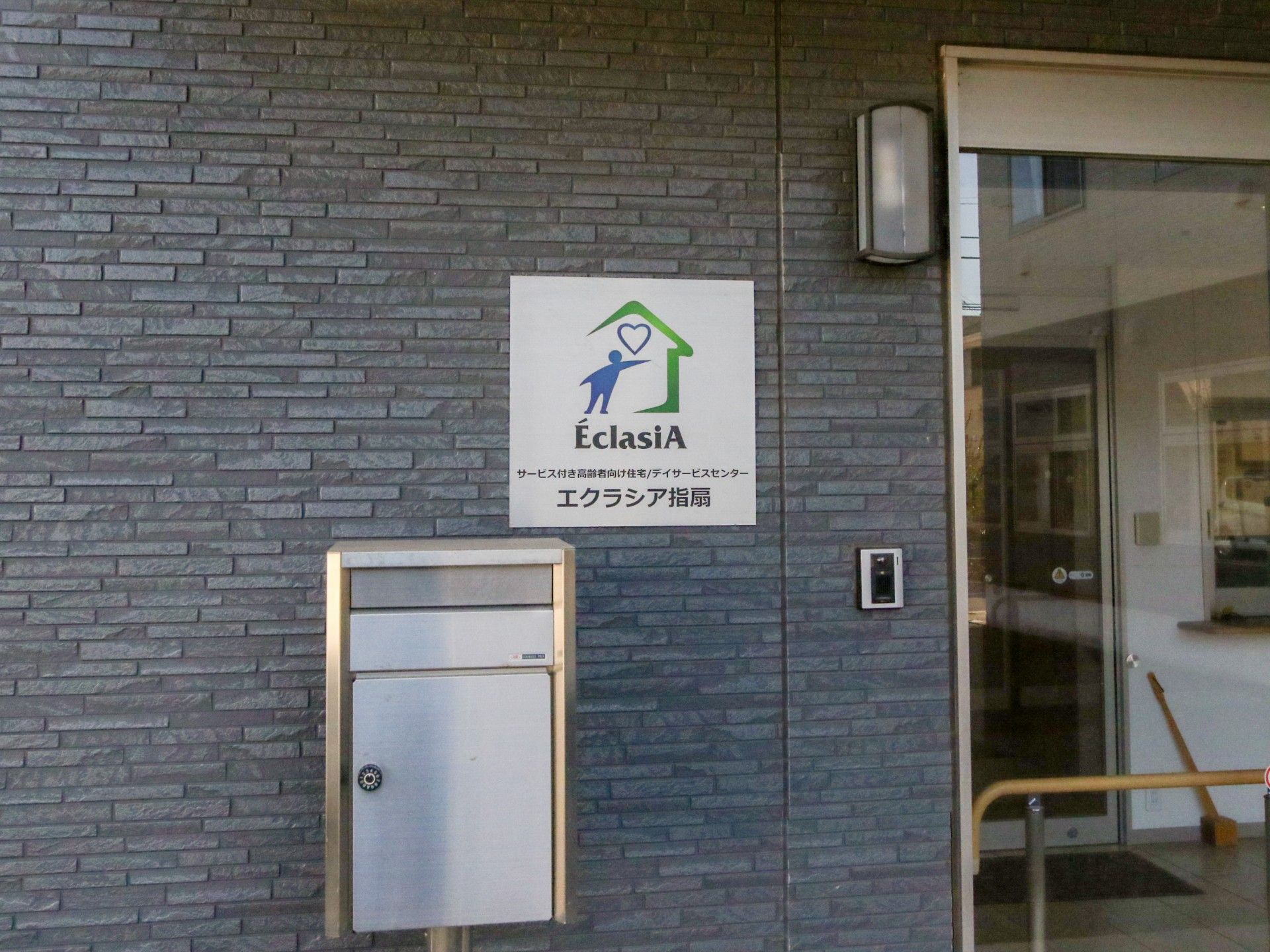 清潔なエントランス正面