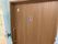 手すり付きトイレの扉