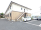 静かな住宅街にある施設外観