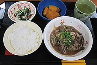 きゅうりの和え物、かぼちゃの煮物、牛肉の煮物のセット