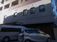 現代的な建物の正面