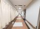 清潔な廊下と部屋の扉