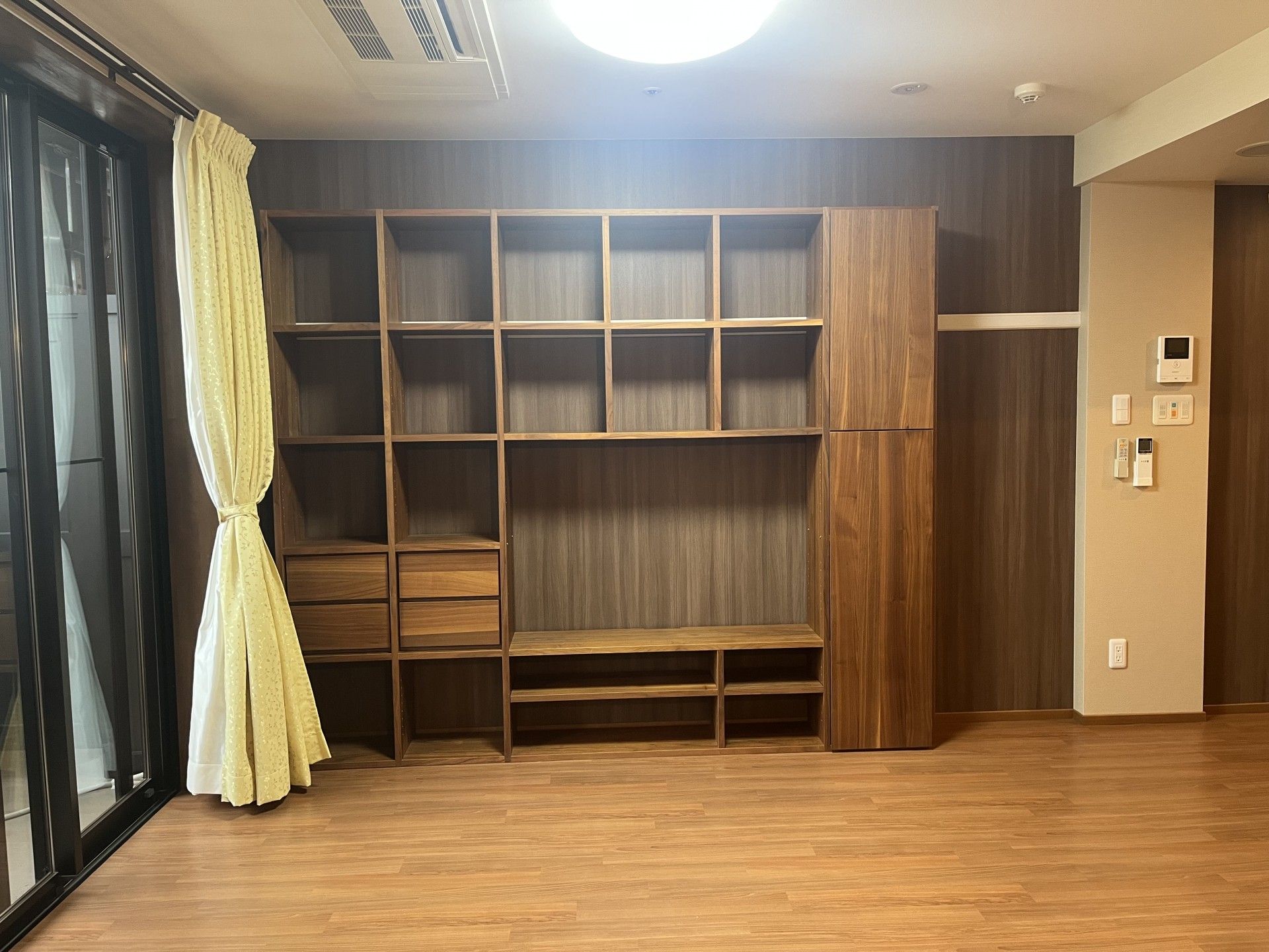 収納棚のある部屋
