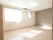 広々とした２人部屋である。窓があるので明るい。エアコンが設置されており、１年を通して快適に過ごすことができる。