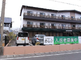 施設外観と周辺の風景
