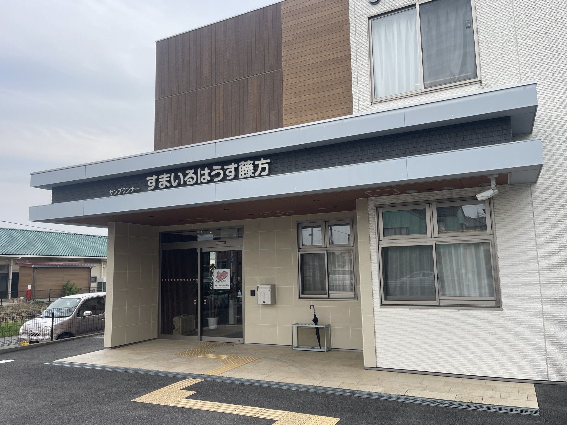 エントランスの外観