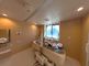 広々とした浴室