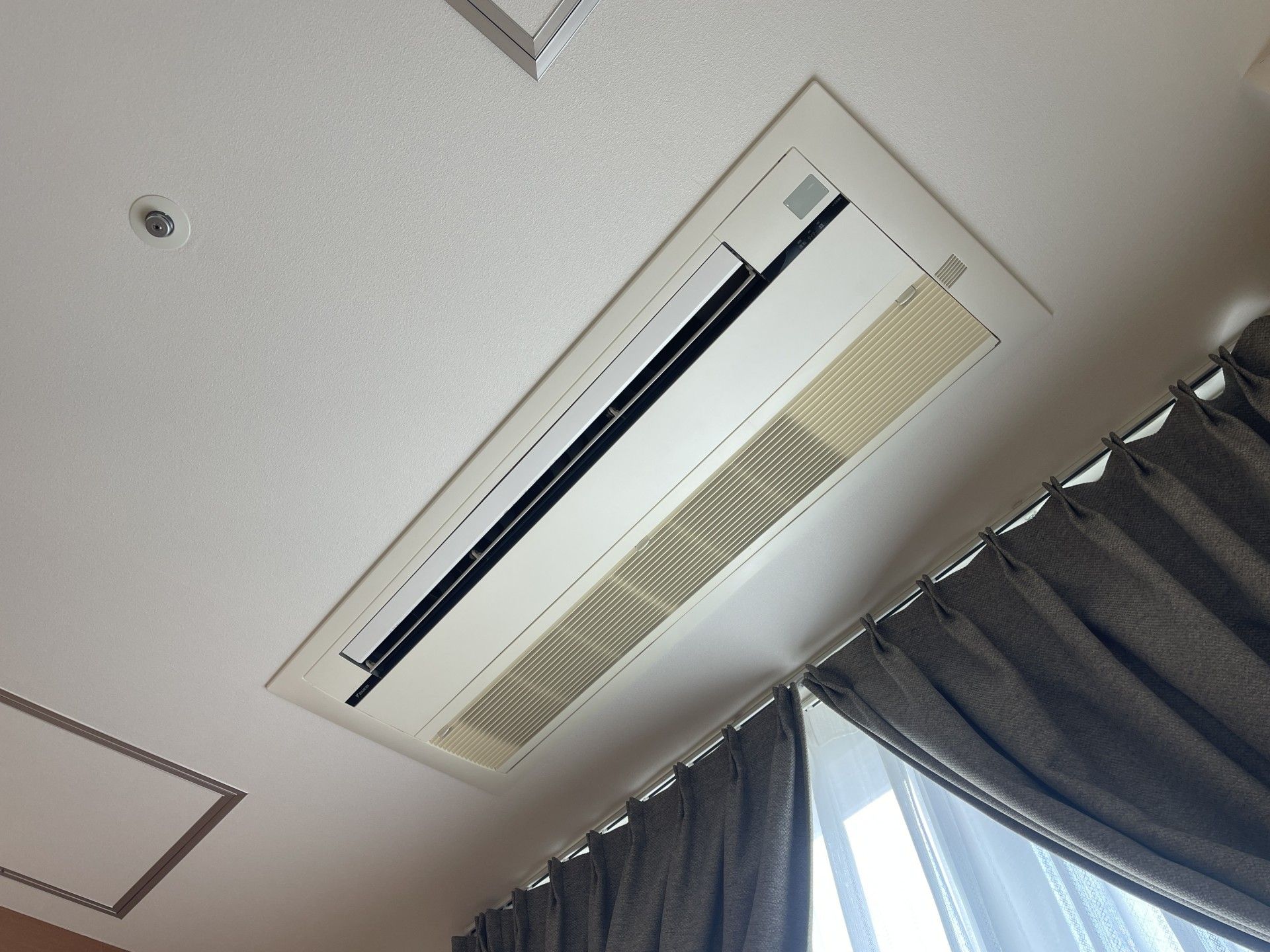 天井の空調設備