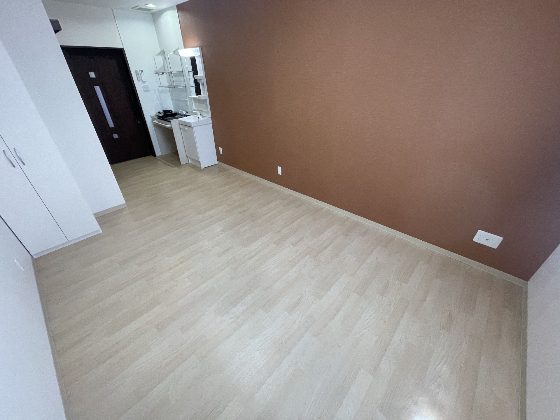 落ち着いた色調の居室