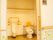 トイレは広く、男性用のトイレもある。手すりや背もたれが付き、大きな引き戸の出入り口。