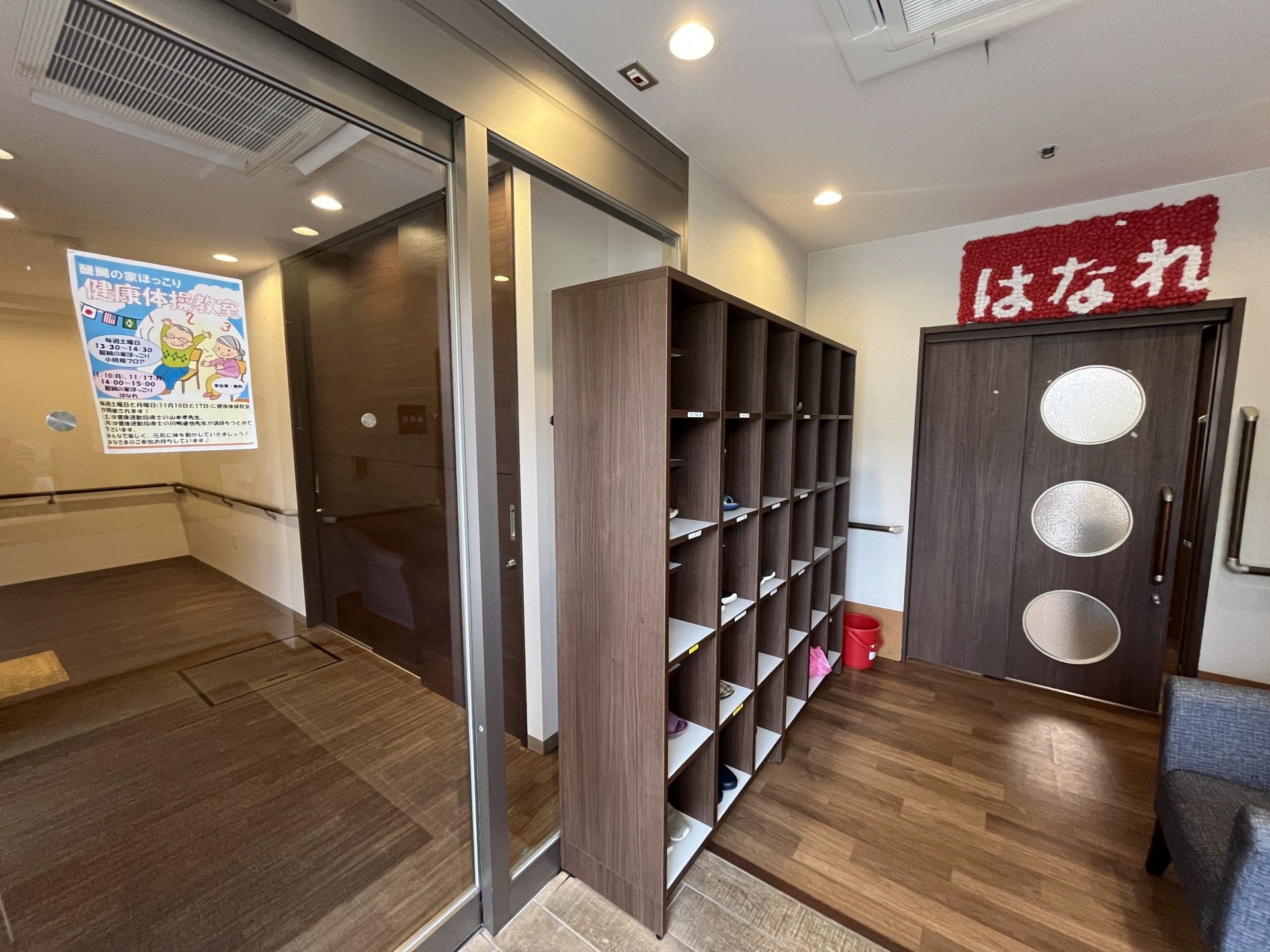 エントランスの靴棚と廊下