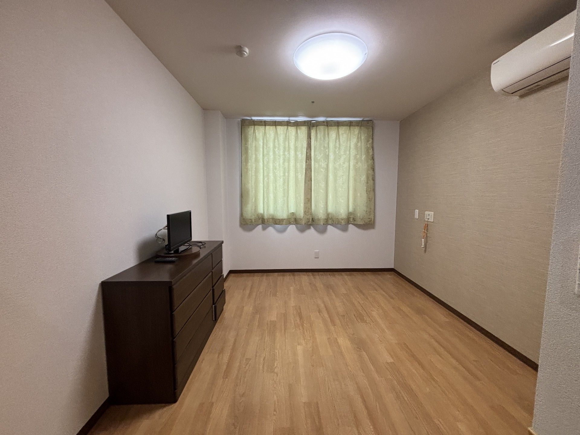 落ち着いた個室の様子