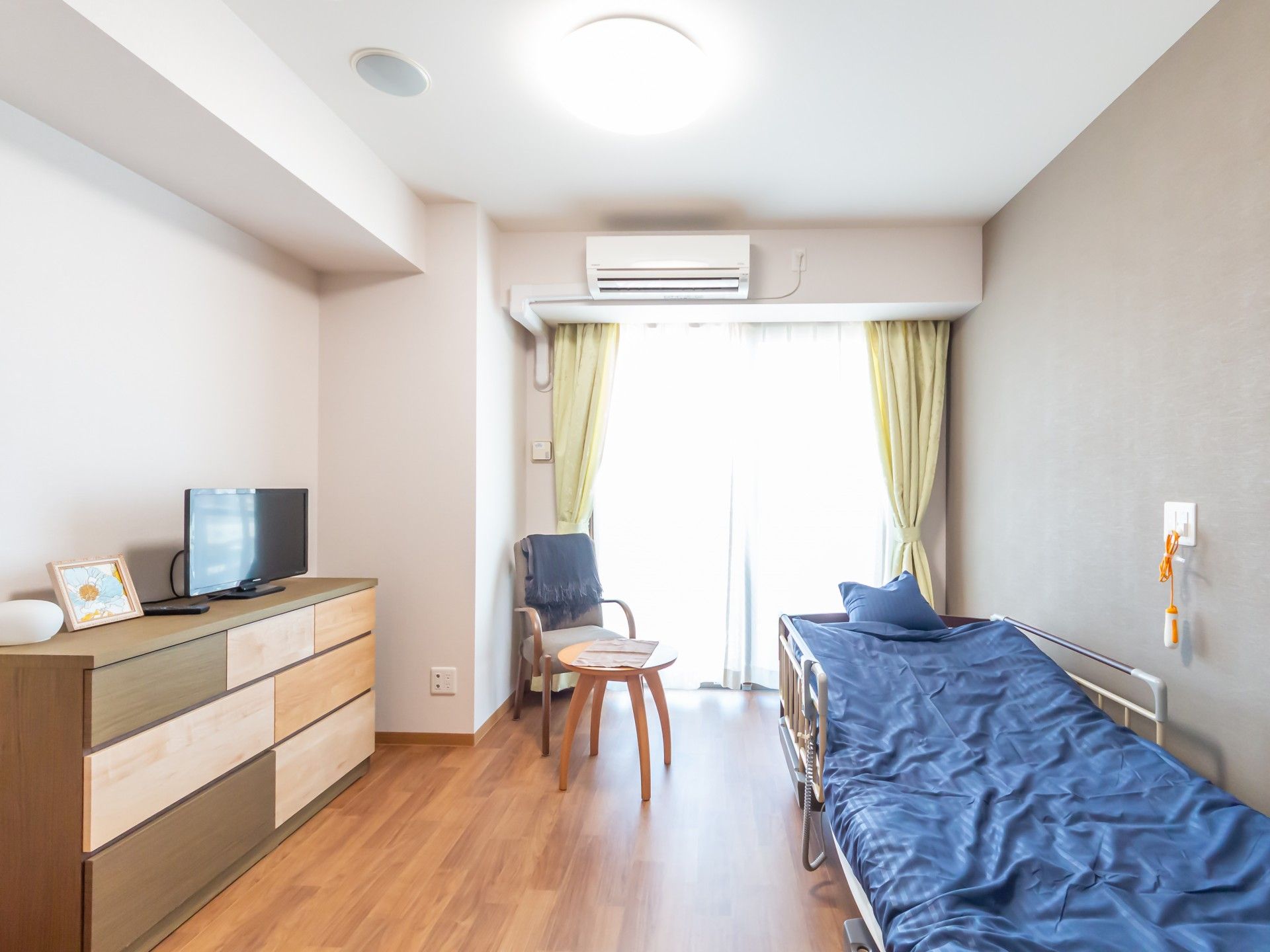 落ち着いた雰囲気の居室