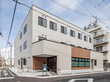 三階建ての建物外観