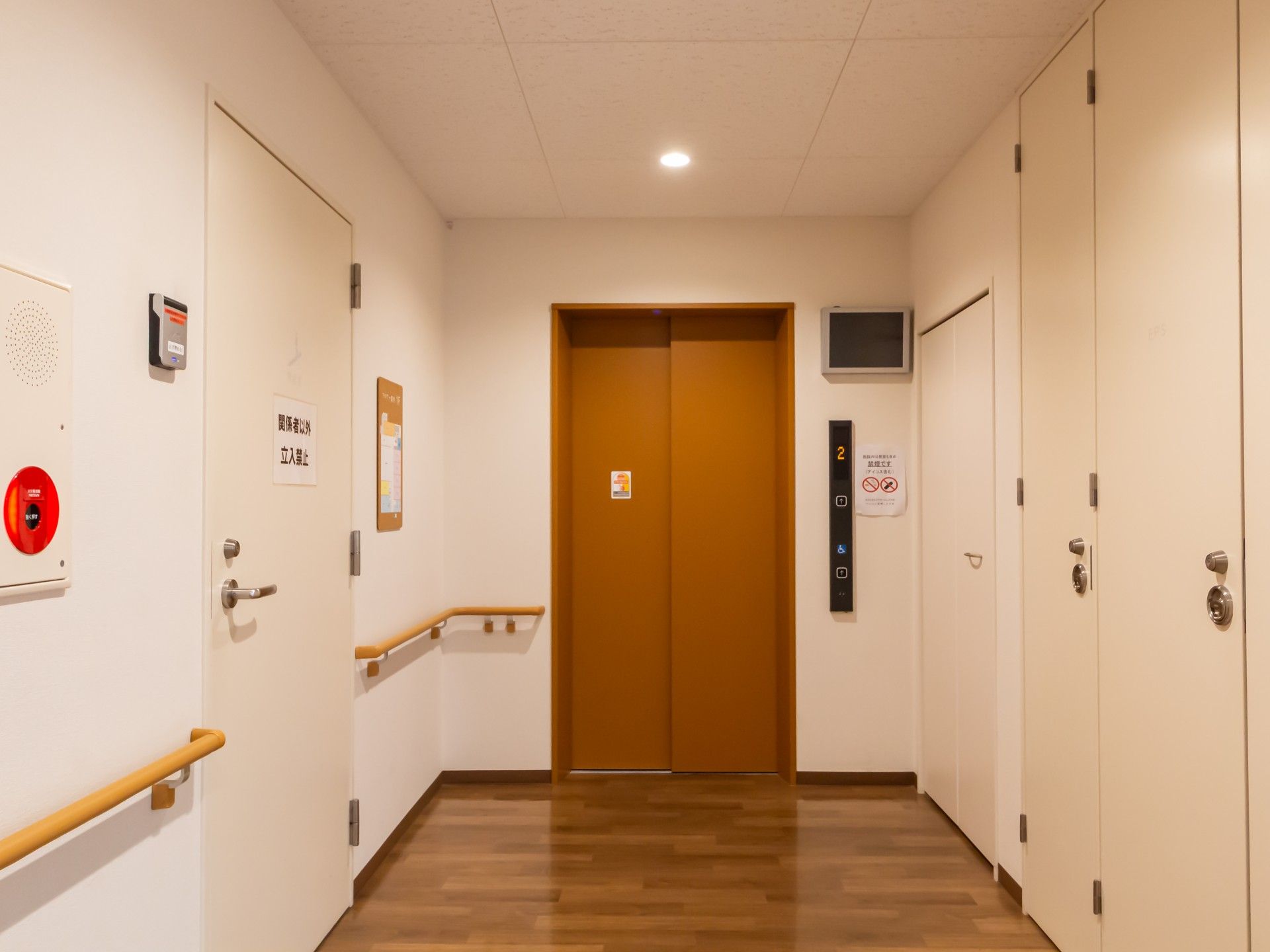 安全な廊下のエレベーター