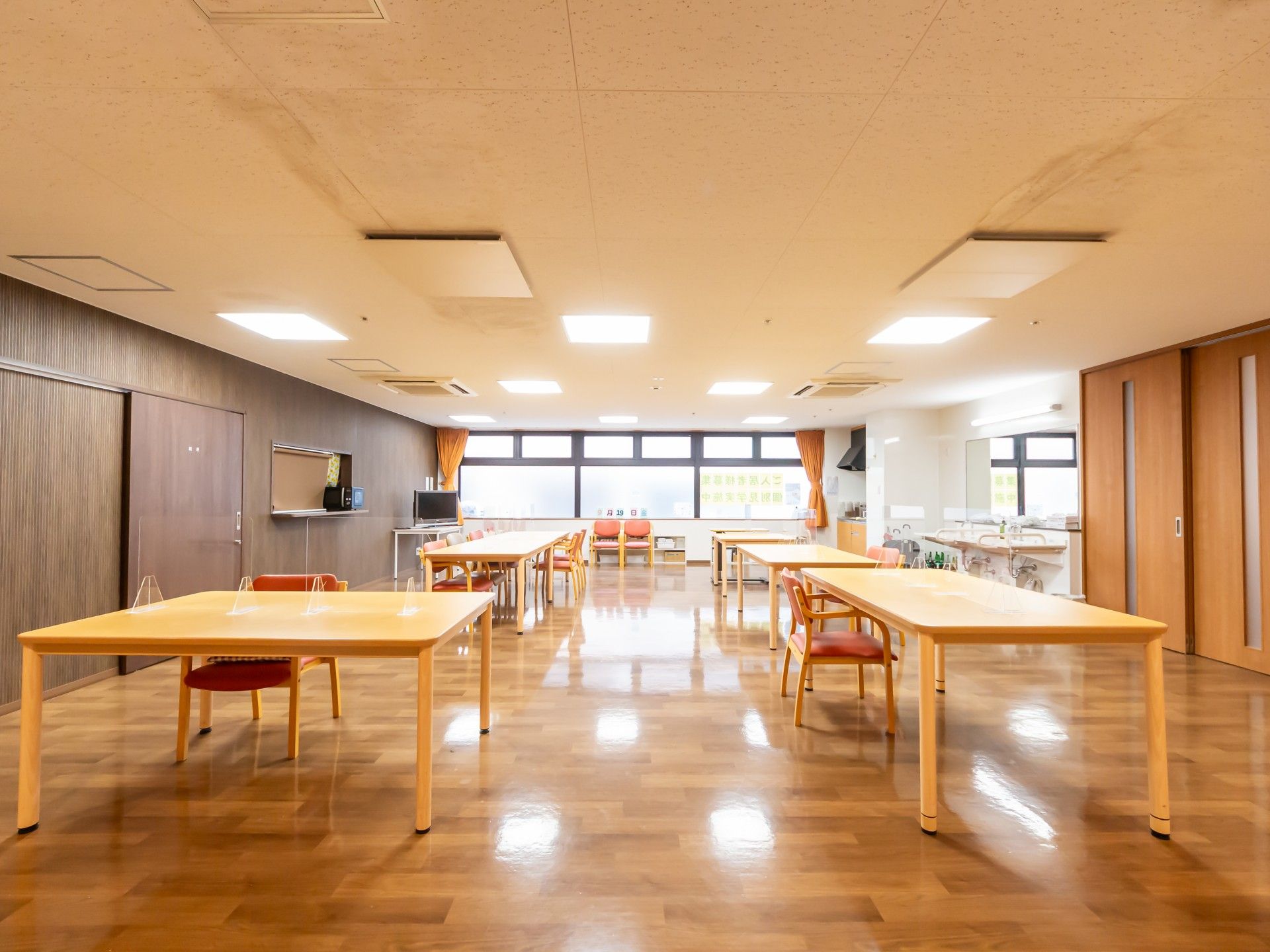 広々とした明るい部屋