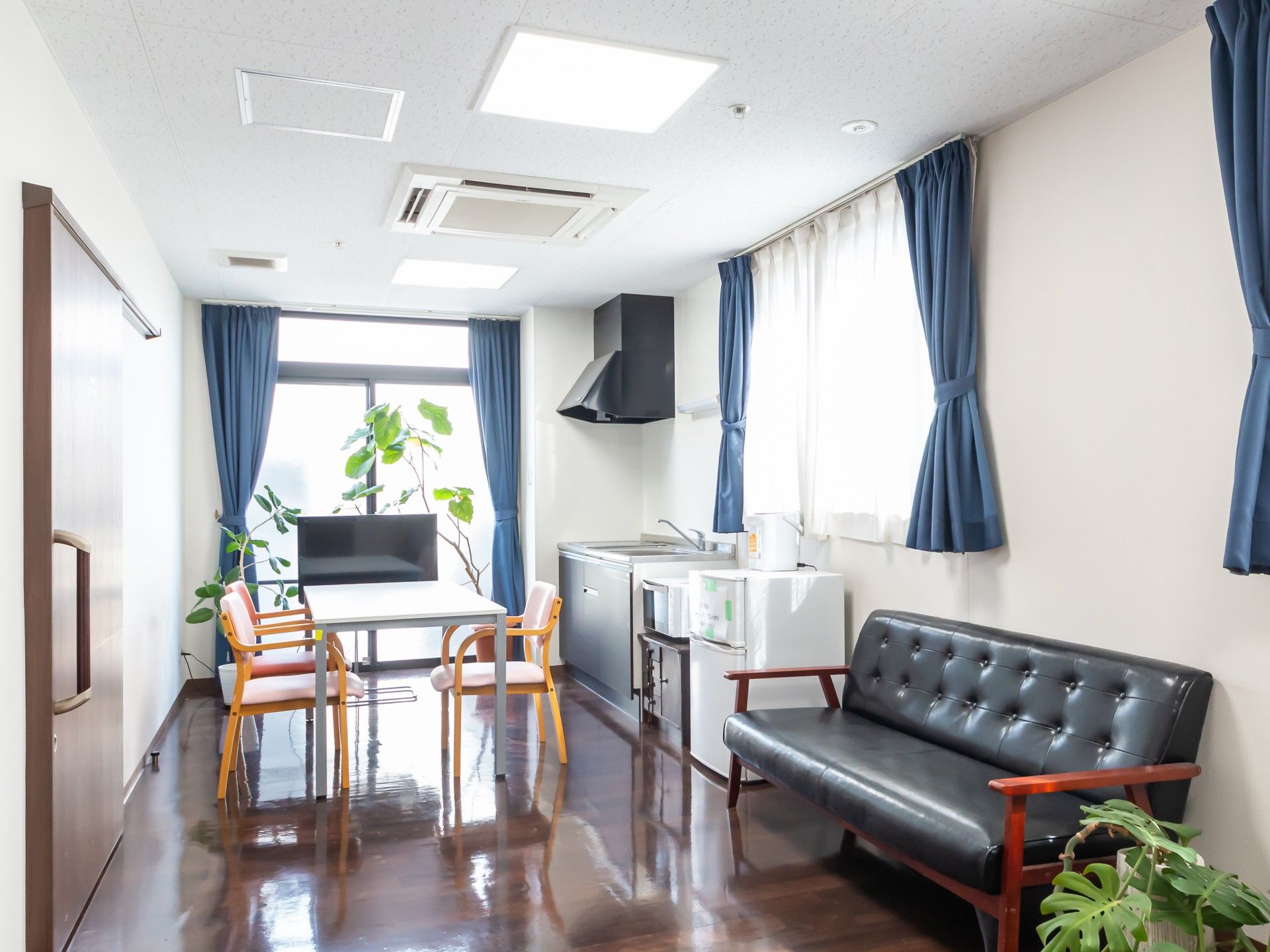 明るいリビングルーム