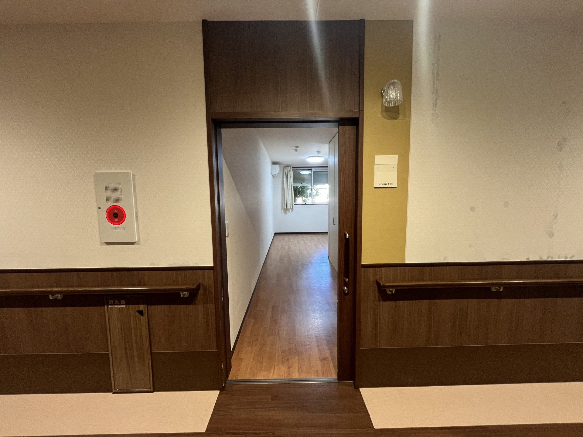 廊下から見た居室