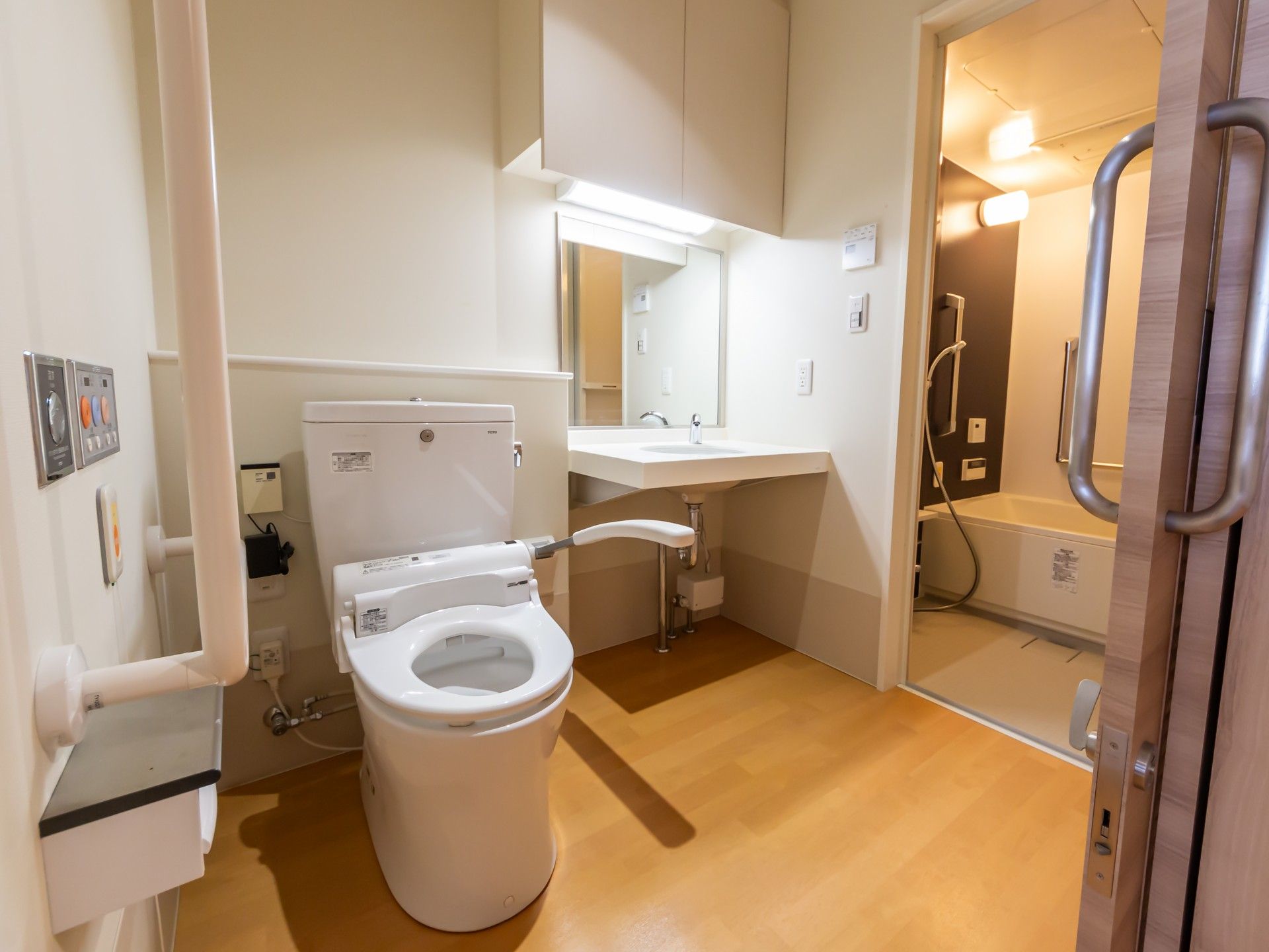 バリアフリーのトイレ空間
