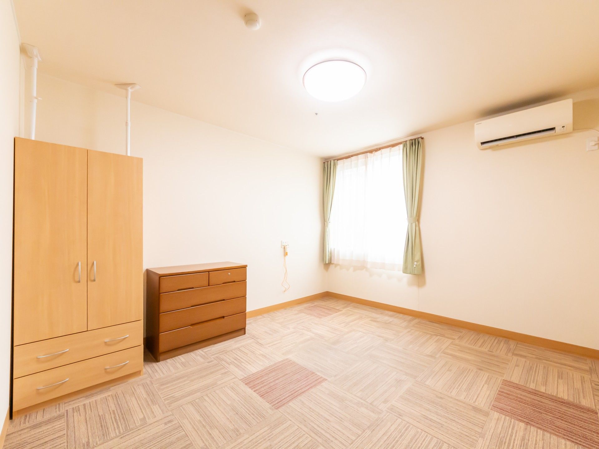 明るい個室の様子