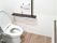 広いトイレには手すりや呼び出しボタンも設置されている。