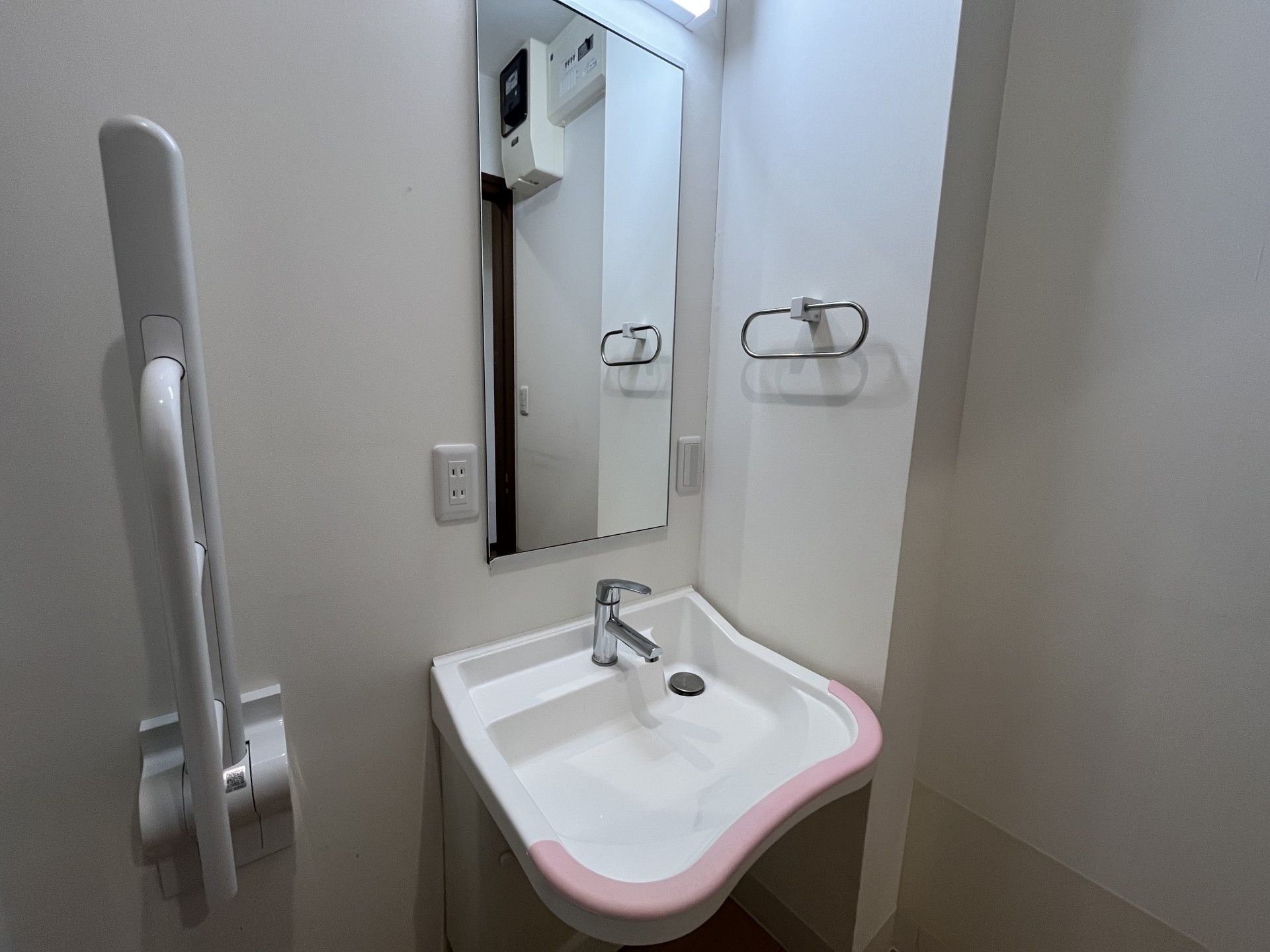 手洗い場の洗面台