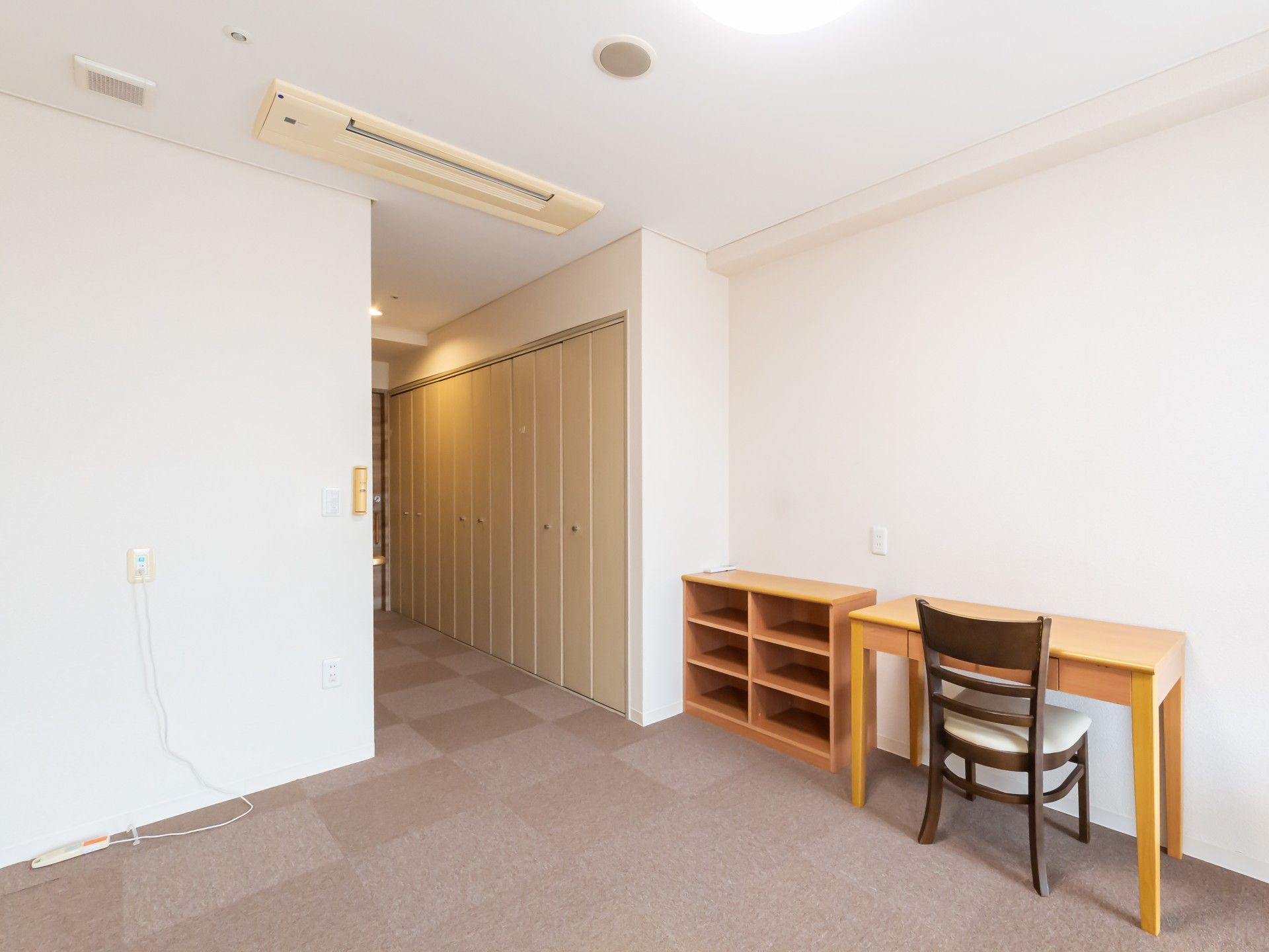 シンプルな個室の一角