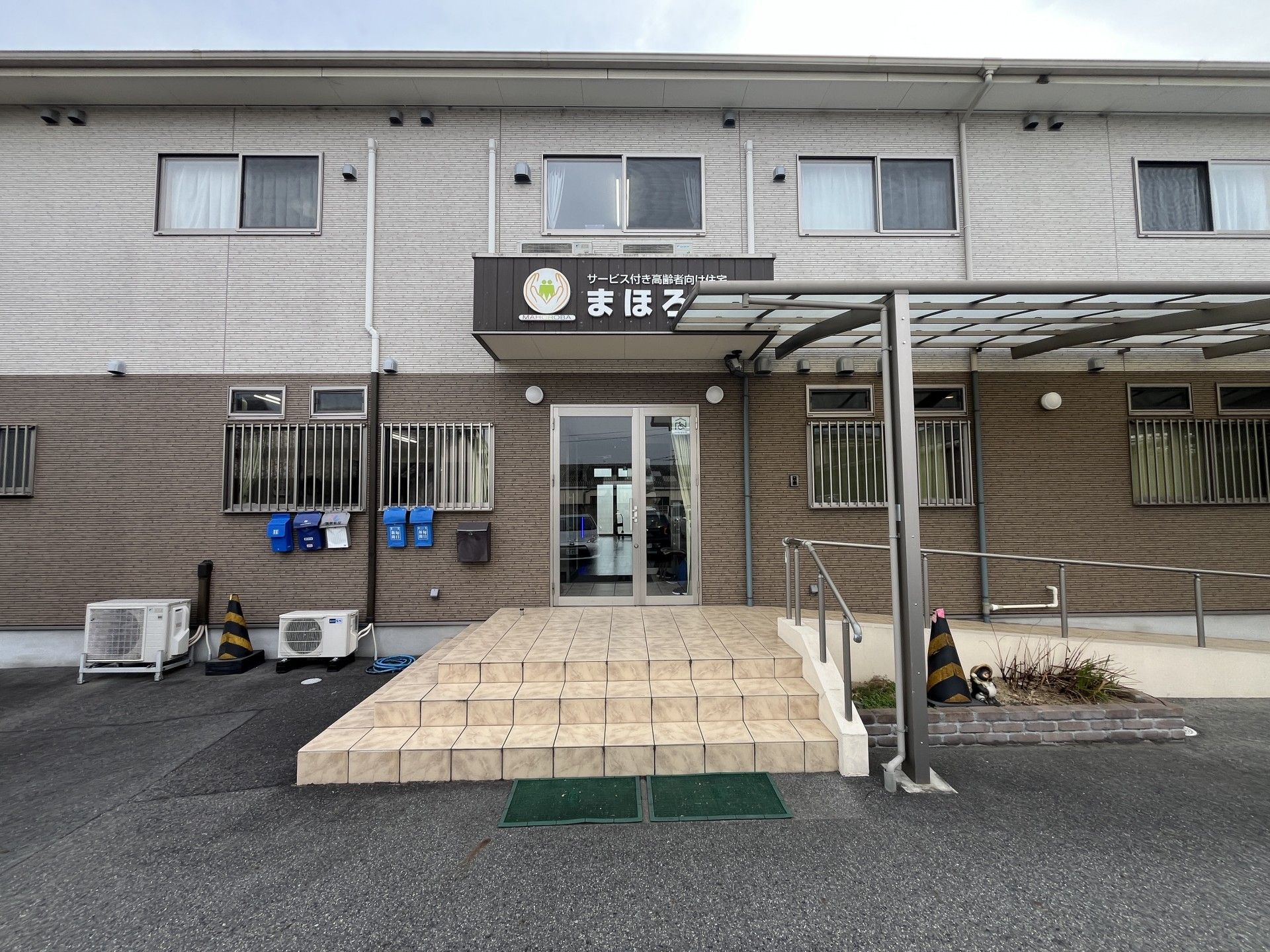 エントランスの外観
