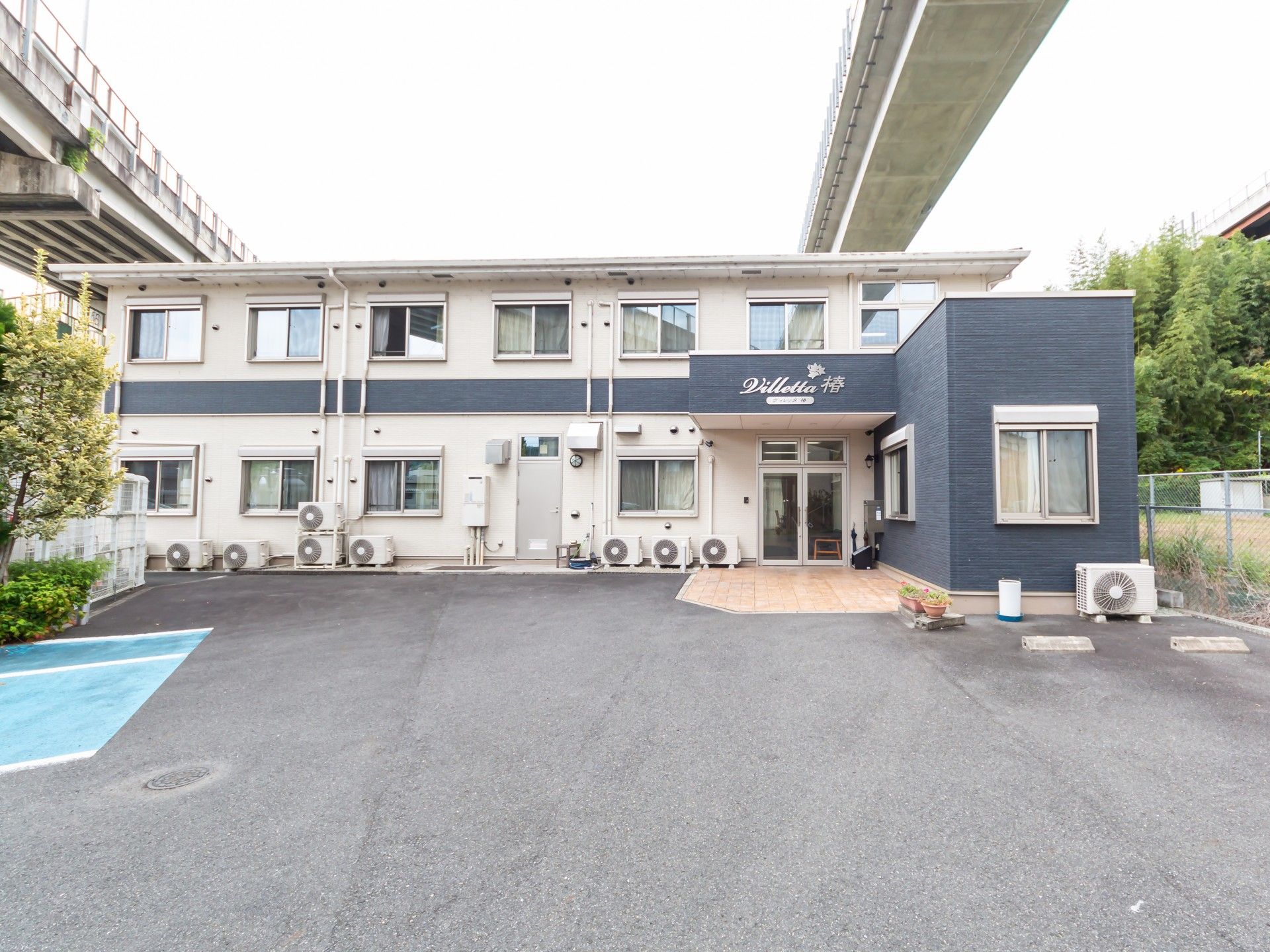 清潔感のある施設の外観