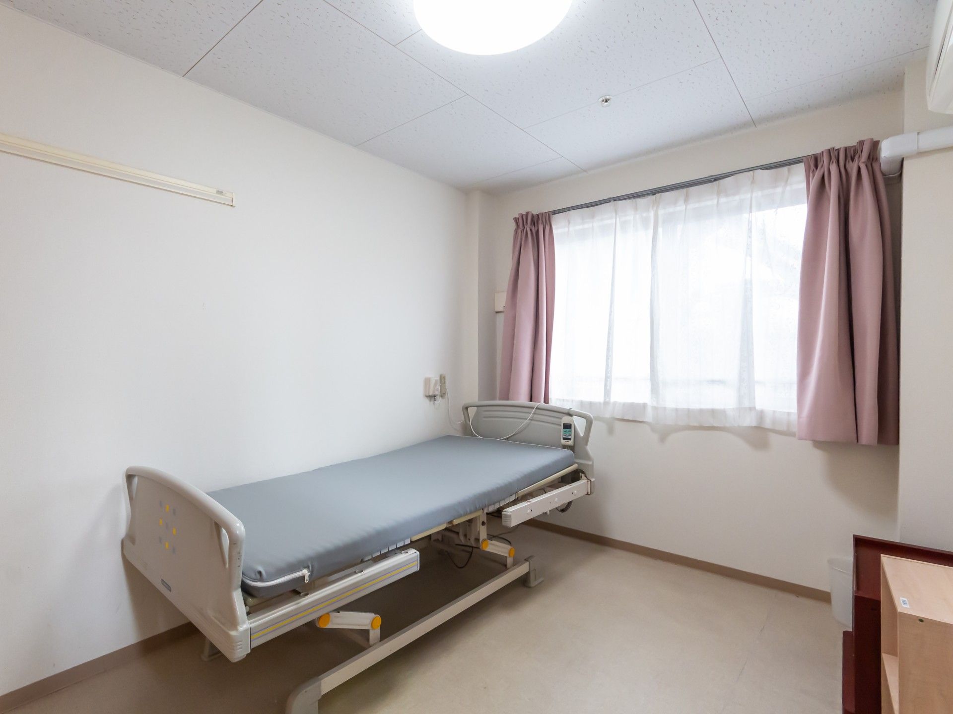 快適な個室の寝室