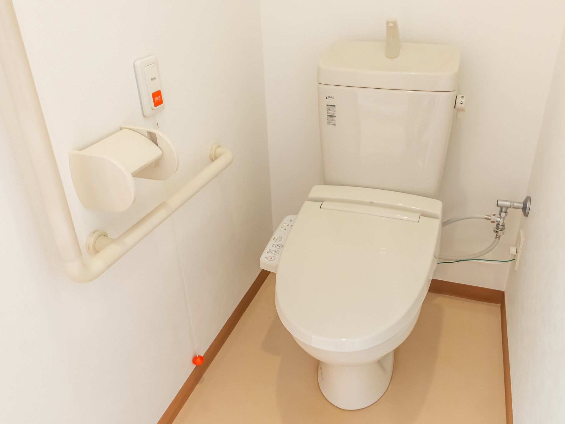 手すり付きのトイレ