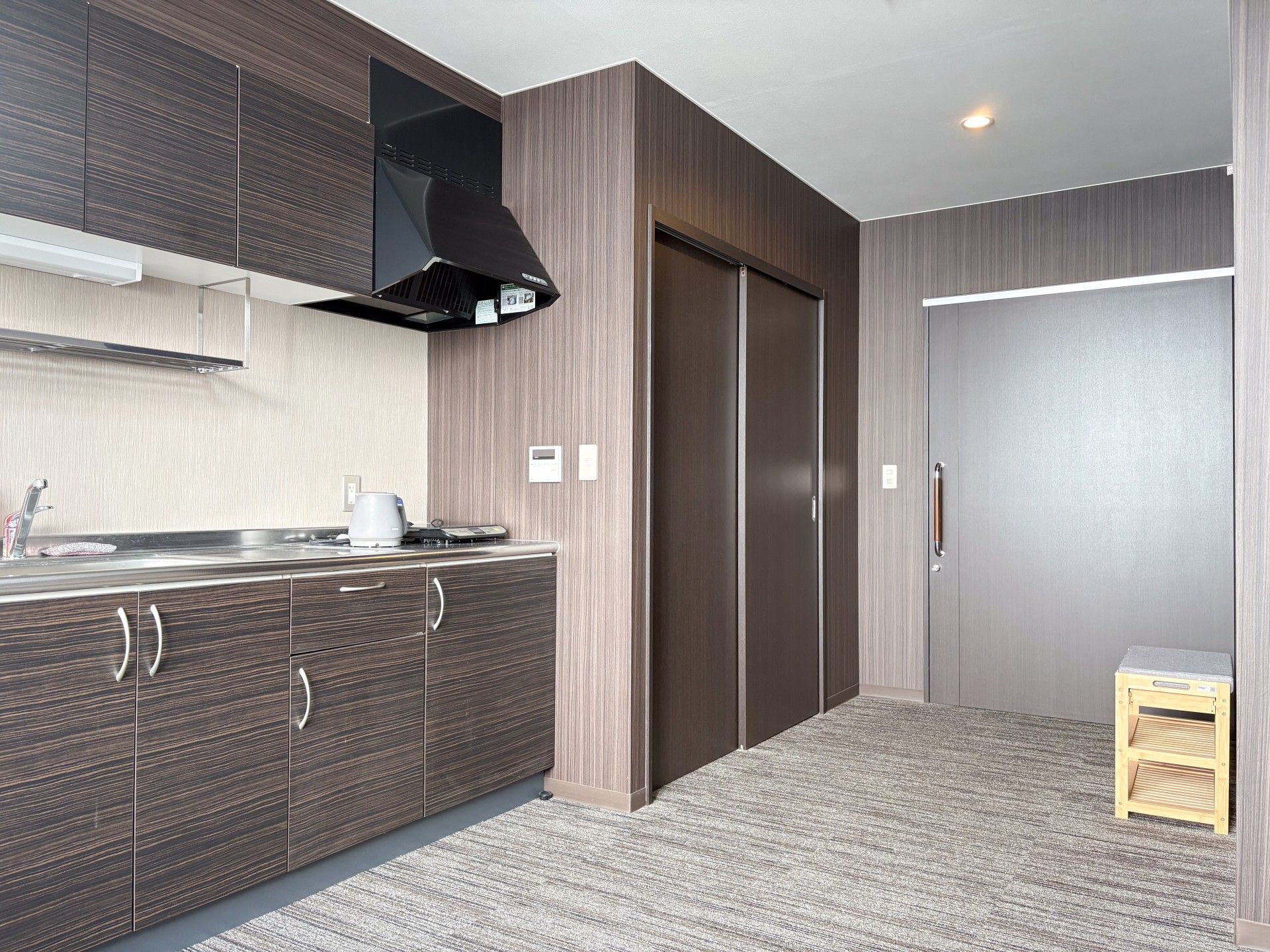 落ち着いた色調のキッチン