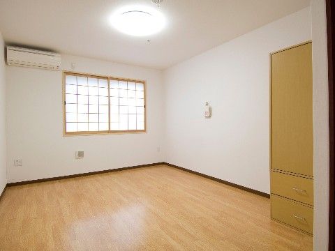 「やさしい手 伊丹」の居室。和風のテイスト。