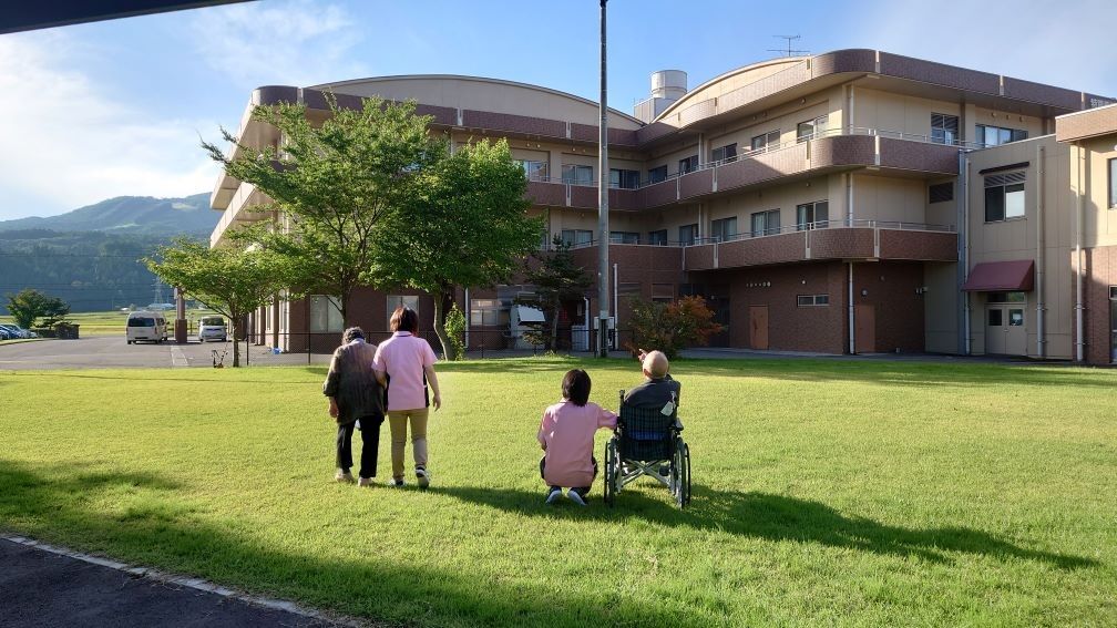 緑豊かな屋外スペース