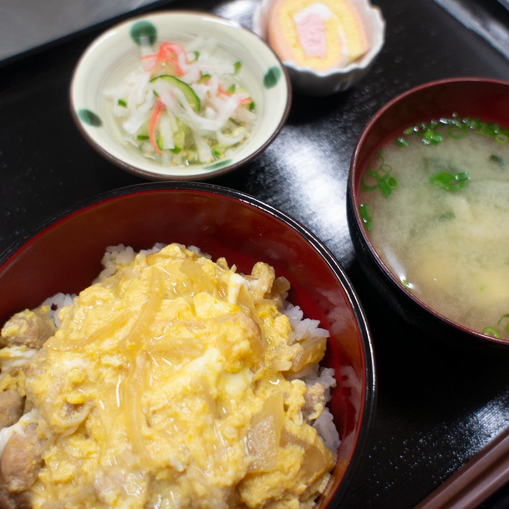 和食の丁寧な食事セット