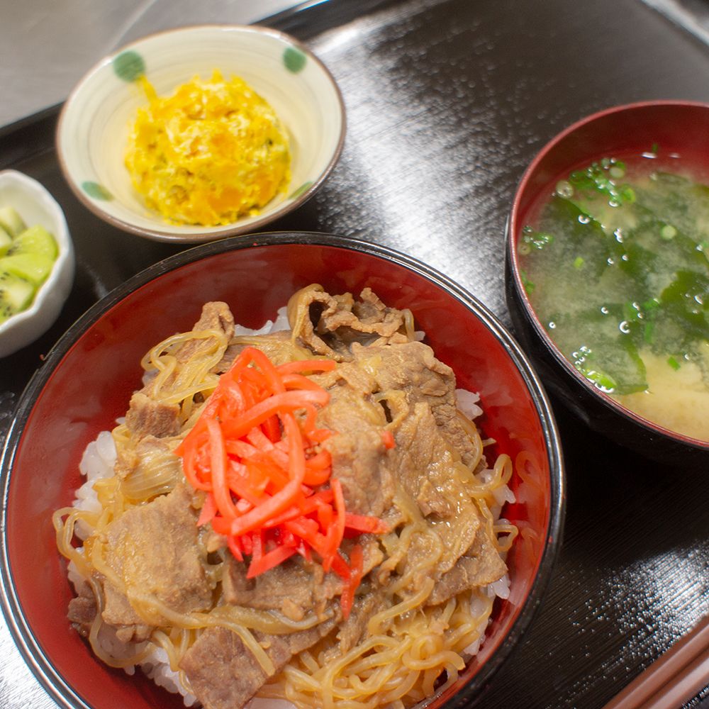 和風の食事セット