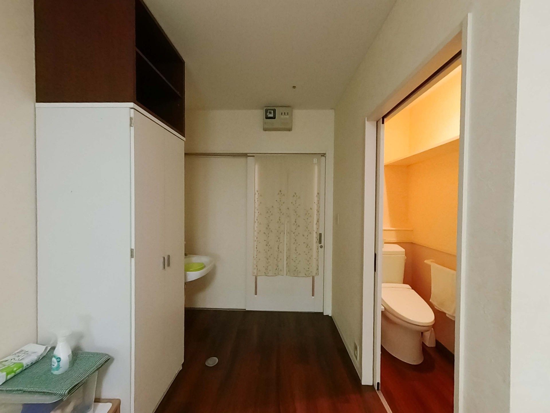 清潔な洗面所とトイレ