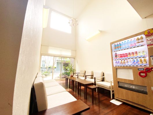 吹き抜け談話スペース