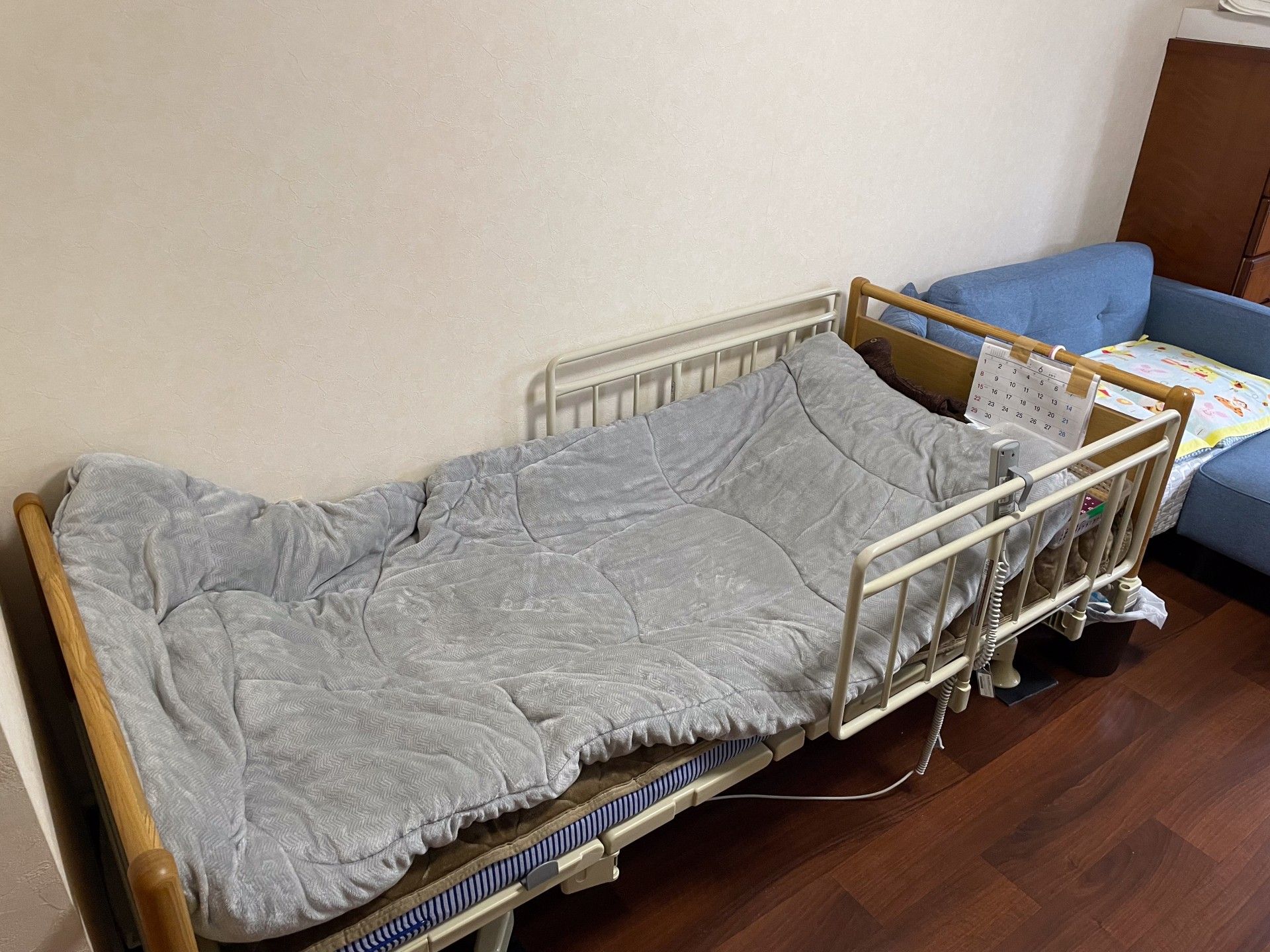 快適なベッドとソファ