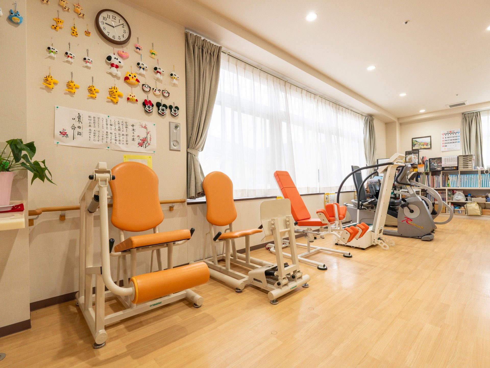 運動器具が並ぶ部屋