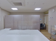 介護施設の内観が映る部屋