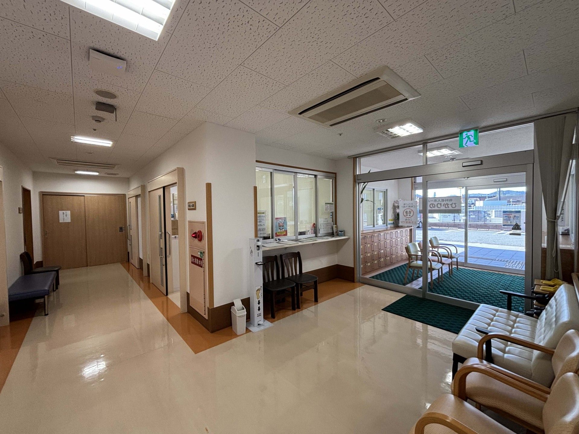 明るいエントランスホール