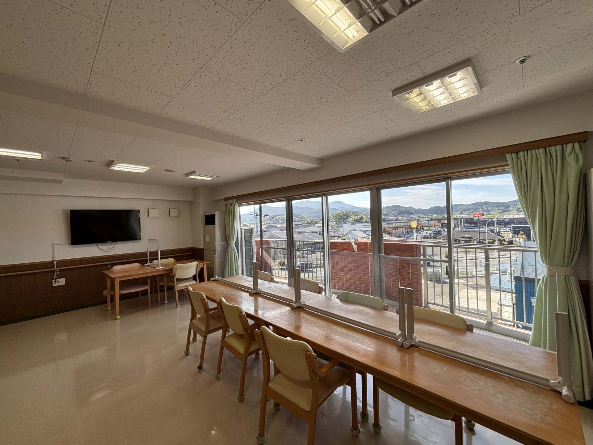 景色が見える広い部屋