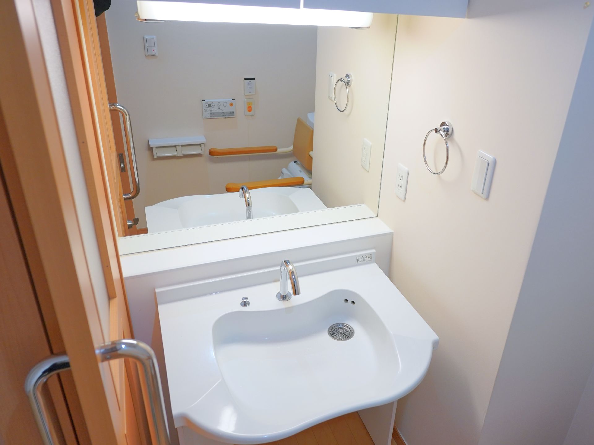 車椅子の方のための洗面台