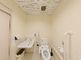 バリアフリー設計のトイレ空間
