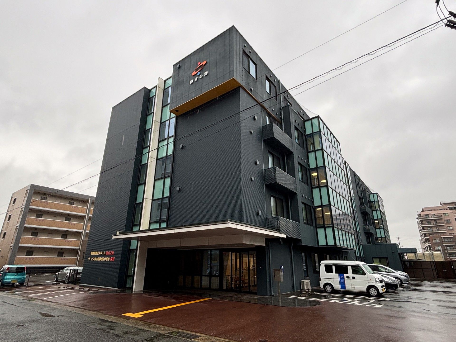 モダンな建物の外観