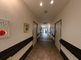 明るく広々とした廊下
